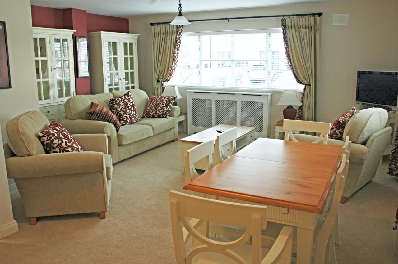 Moyvalley Hotel Self Catering Cottages Esterno foto